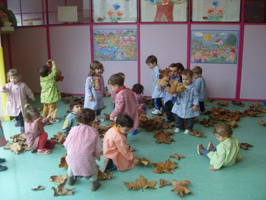 Escola Infantil Fany Niños jugando 14